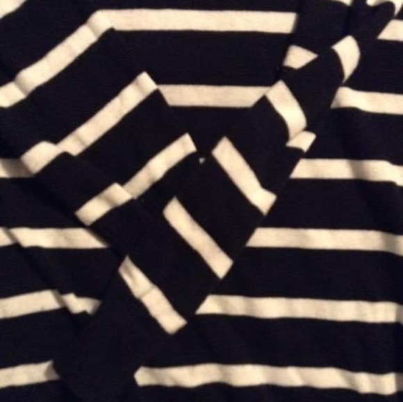 Forever 21 sweater - Picture 3 of 3